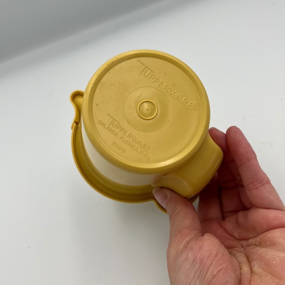 Tupperware Yellow Pitcher Server Container with Lid Vintage Retro‎ Kitchenware - Picture 4 of 8